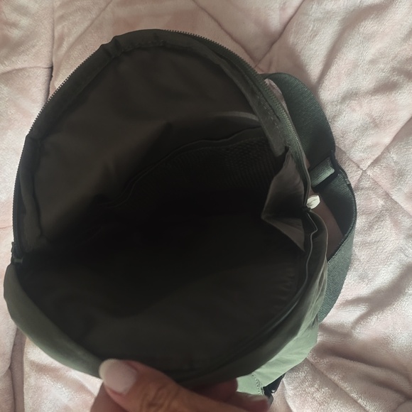 Oak and Reed sling bag olive green - Picture 6 of 10